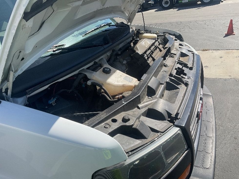 Light Duty Box Truck-Light and Medium Duty Trucks-GMC-2022-Savana G33903-Torrance-CA-135,611\n\t\tmiles-$ 25,250 - Image 23