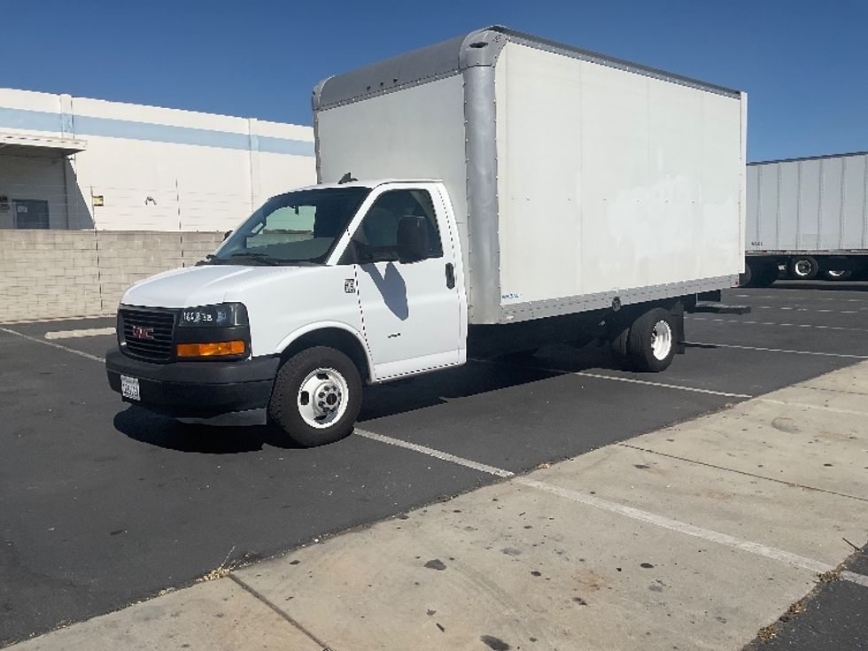 Light Duty Box Truck-Light and Medium Duty Trucks-GMC-2022-Savana G33903-Torrance-CA-135,611\n\t\tmiles-$ 25,250 - Image 3