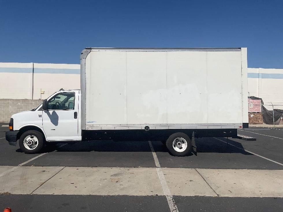 Light Duty Box Truck-Light and Medium Duty Trucks-GMC-2022-Savana G33903-Torrance-CA-135,611\n\t\tmiles-$ 25,250 - Image 4