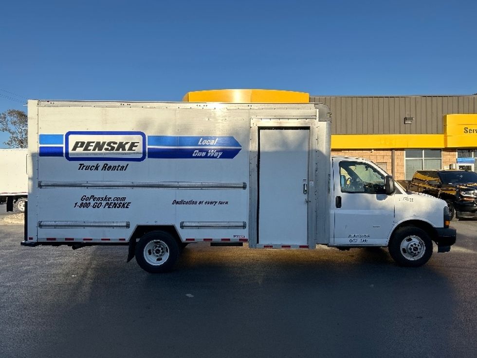 Light Duty Box Truck-Light and Medium Duty Trucks-GMC-2022-Savana G33903-Torrance-CA-22,492\n\t\tmiles-$ 53,500 - Image 15