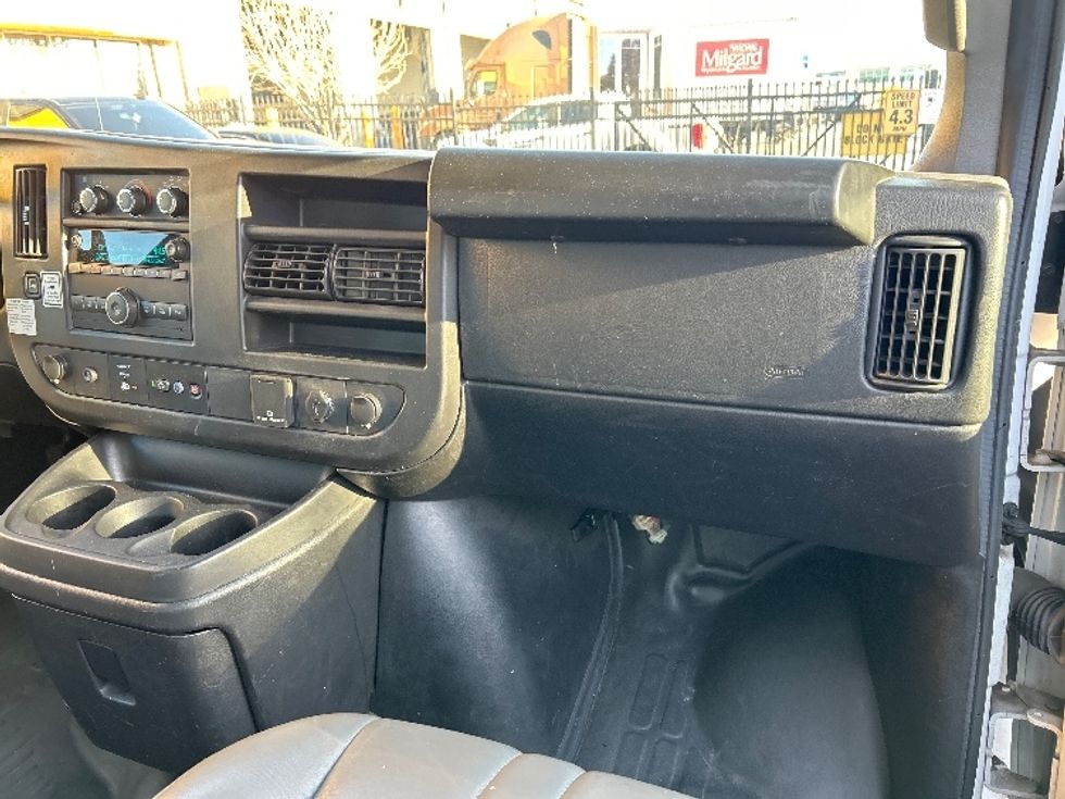 Light Duty Box Truck-Light and Medium Duty Trucks-GMC-2022-Savana G33903-Torrance-CA-22,492\n\t\tmiles-$ 53,500 - Image 21