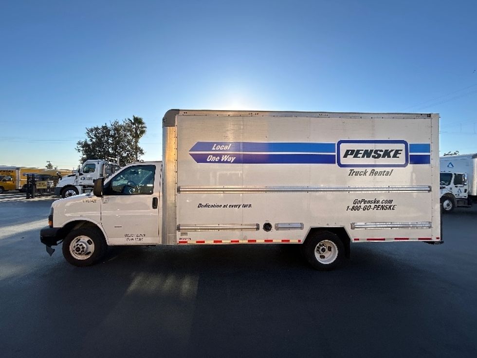 Light Duty Box Truck-Light and Medium Duty Trucks-GMC-2022-Savana G33903-Torrance-CA-22,492\n\t\tmiles-$ 53,500 - Image 4