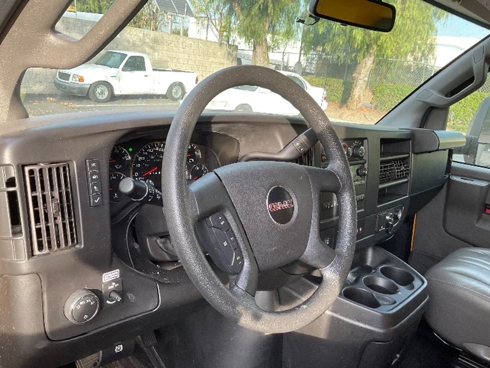 Light Duty Box Truck-Light and Medium Duty Trucks-GMC-2022-Savana G33903-Torrance-CA-27,740\n\t\tmiles-$ 47,500 - Image 17