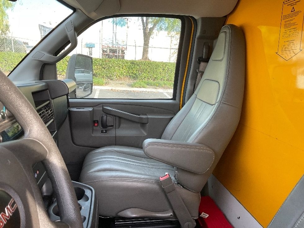 Light Duty Box Truck-Light and Medium Duty Trucks-GMC-2022-Savana G33903-Torrance-CA-27,740\n\t\tmiles-$ 47,500 - Image 19