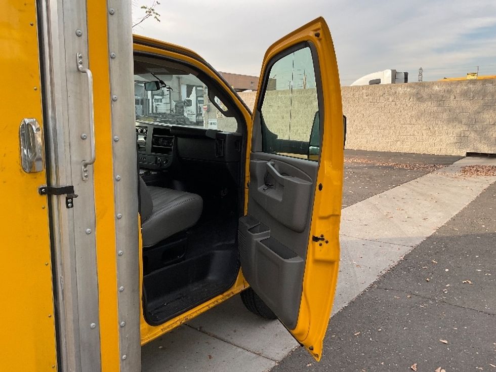 Light Duty Box Truck-Light and Medium Duty Trucks-GMC-2022-Savana G33903-Torrance-CA-27,740\n\t\tmiles-$ 47,500 - Image 20