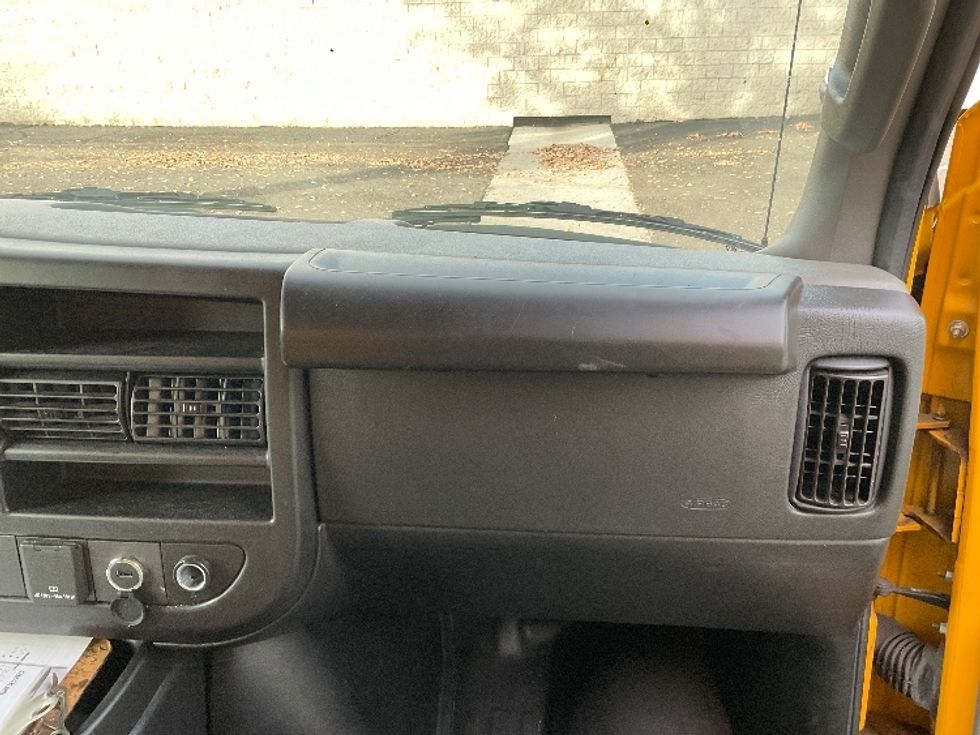 Light Duty Box Truck-Light and Medium Duty Trucks-GMC-2022-Savana G33903-Torrance-CA-27,740\n\t\tmiles-$ 47,500 - Image 21