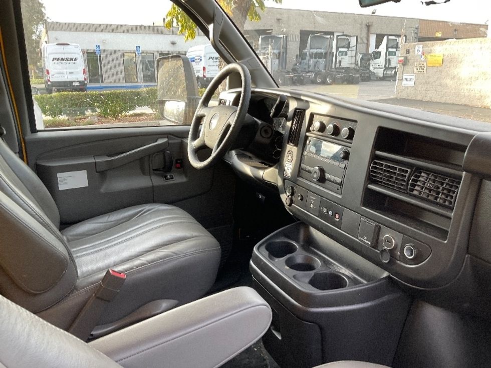 Light Duty Box Truck-Light and Medium Duty Trucks-GMC-2022-Savana G33903-Torrance-CA-27,740\n\t\tmiles-$ 47,500 - Image 22