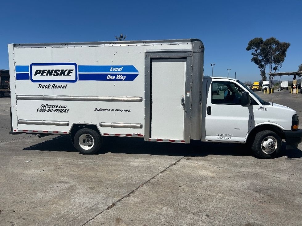 Light Duty Box Truck-Light and Medium Duty Trucks-GMC-2022-Savana G33903-Torrance-CA-32,337\n\t\tmiles-$ 43,750 - Image 15