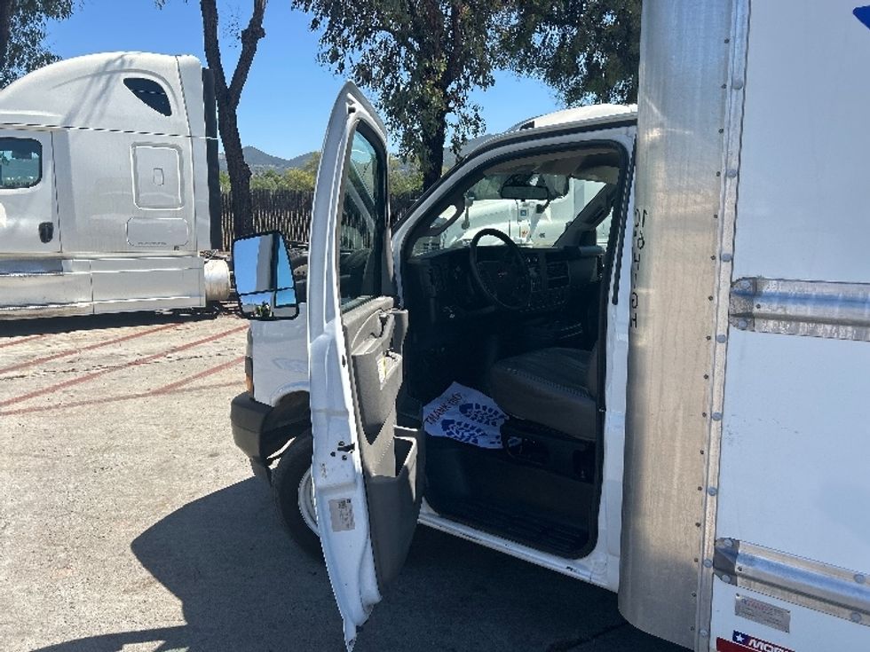 Light Duty Box Truck-Light and Medium Duty Trucks-GMC-2022-Savana G33903-Torrance-CA-32,337\n\t\tmiles-$ 43,750 - Image 16