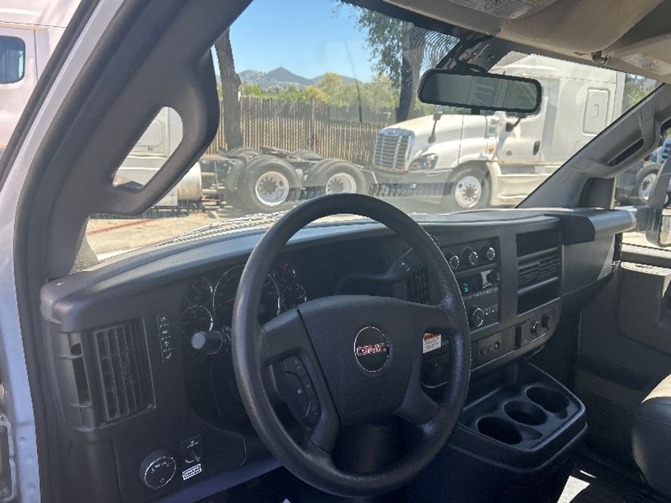 Light Duty Box Truck-Light and Medium Duty Trucks-GMC-2022-Savana G33903-Torrance-CA-32,337\n\t\tmiles-$ 43,750 - Image 17