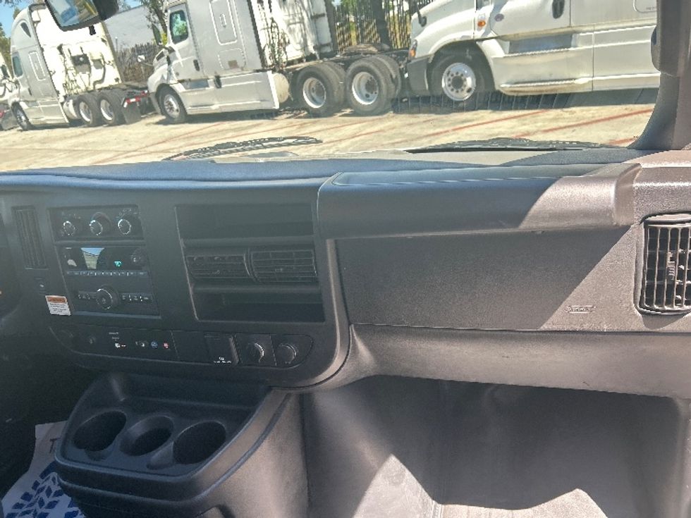 Light Duty Box Truck-Light and Medium Duty Trucks-GMC-2022-Savana G33903-Torrance-CA-32,337\n\t\tmiles-$ 43,750 - Image 21