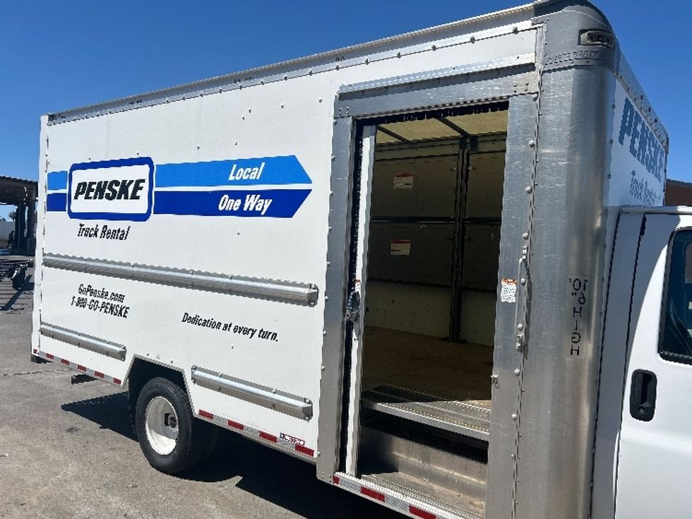 Light Duty Box Truck-Light and Medium Duty Trucks-GMC-2022-Savana G33903-Torrance-CA-32,337\n\t\tmiles-$ 43,750 - Image 26