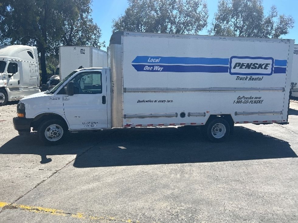 Light Duty Box Truck-Light and Medium Duty Trucks-GMC-2022-Savana G33903-Torrance-CA-32,337\n\t\tmiles-$ 43,750 - Image 4