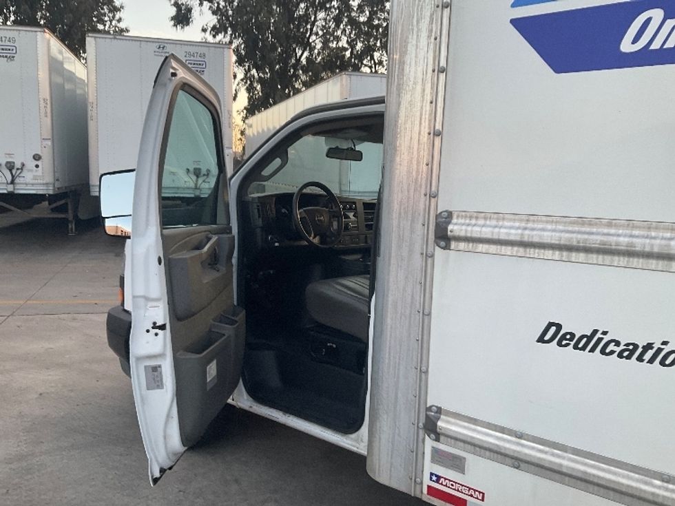 Light Duty Box Truck-Light and Medium Duty Trucks-GMC-2022-Savana G33903-Torrance-CA-35,730\n\t\tmiles-$ 48,750 - Image 16