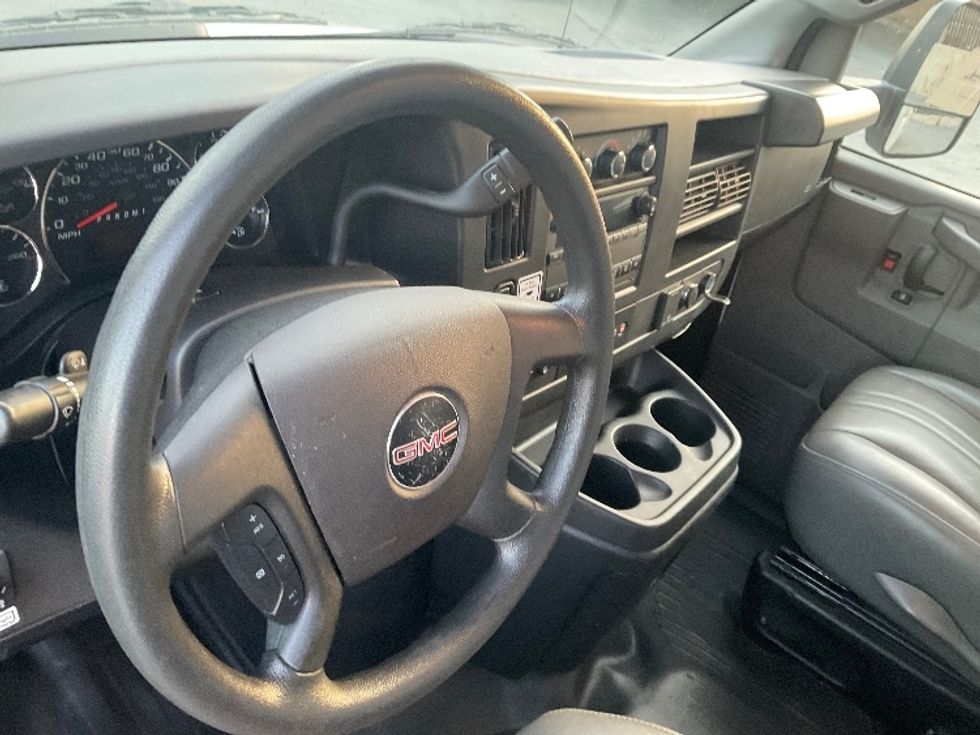 Light Duty Box Truck-Light and Medium Duty Trucks-GMC-2022-Savana G33903-Torrance-CA-35,730\n\t\tmiles-$ 48,750 - Image 17