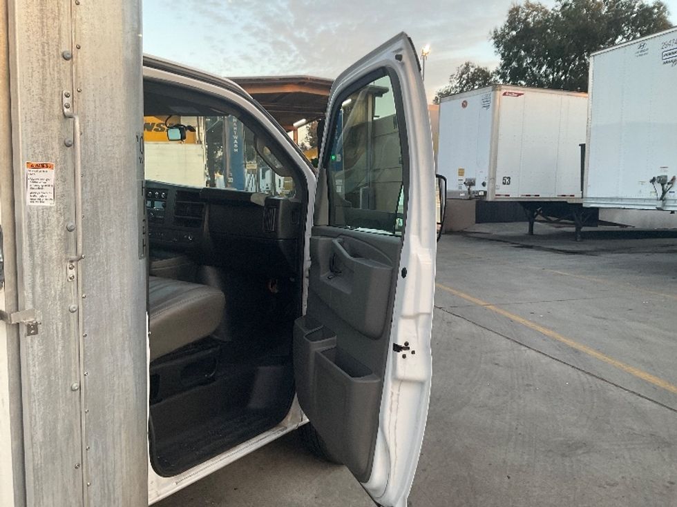 Light Duty Box Truck-Light and Medium Duty Trucks-GMC-2022-Savana G33903-Torrance-CA-35,730\n\t\tmiles-$ 48,750 - Image 20