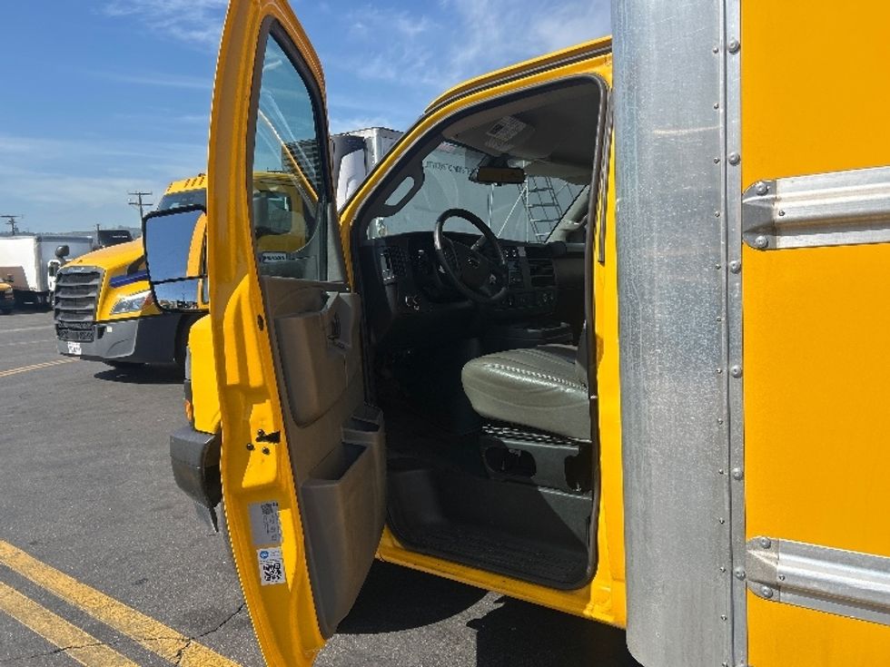 Light Duty Box Truck-Light and Medium Duty Trucks-GMC-2022-Savana G33903-Torrance-CA-90,859\n\t\tmiles-$ 30,750 - Image 16