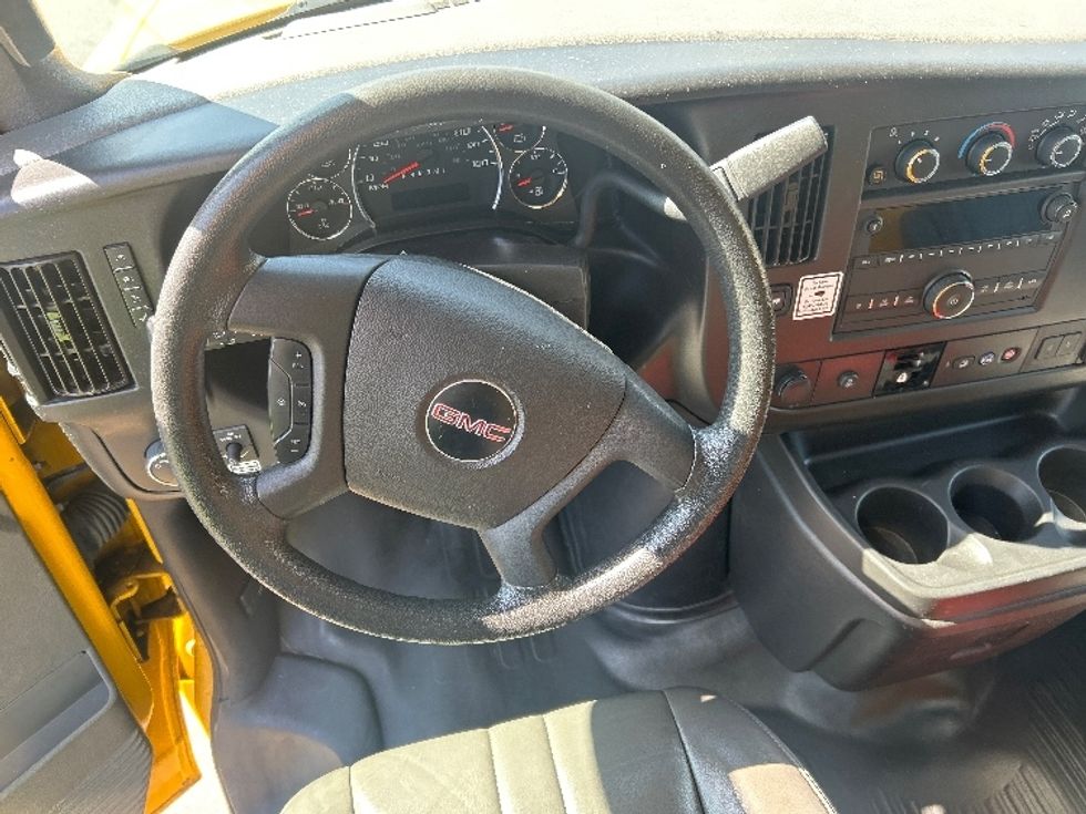 Light Duty Box Truck-Light and Medium Duty Trucks-GMC-2022-Savana G33903-Torrance-CA-90,859\n\t\tmiles-$ 30,750 - Image 17