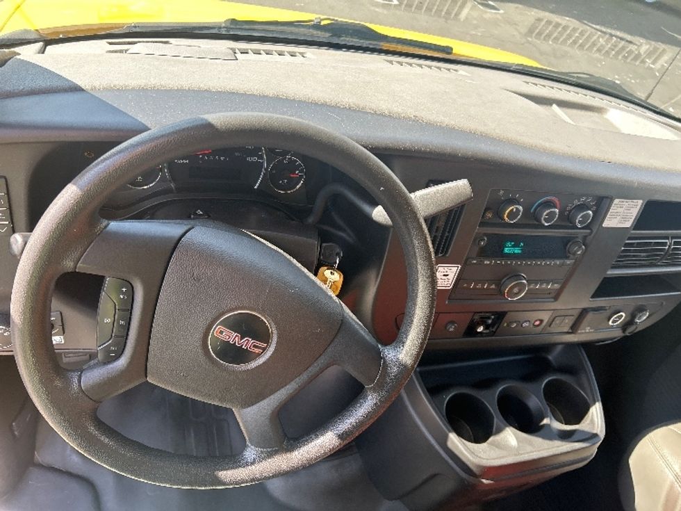 Light Duty Box Truck-Light and Medium Duty Trucks-GMC-2022-Savana G33903-Torrance-CA-90,859\n\t\tmiles-$ 30,750 - Image 18