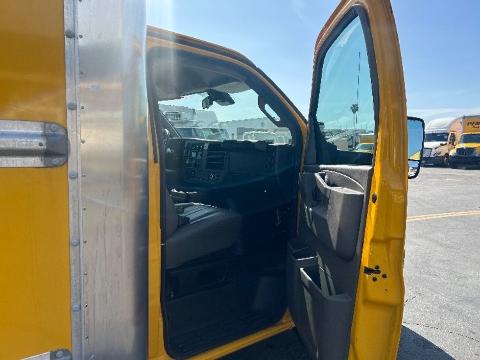 Light Duty Box Truck-Light and Medium Duty Trucks-GMC-2022-Savana G33903-Torrance-CA-90,859\n\t\tmiles-$ 30,750 - Image 20