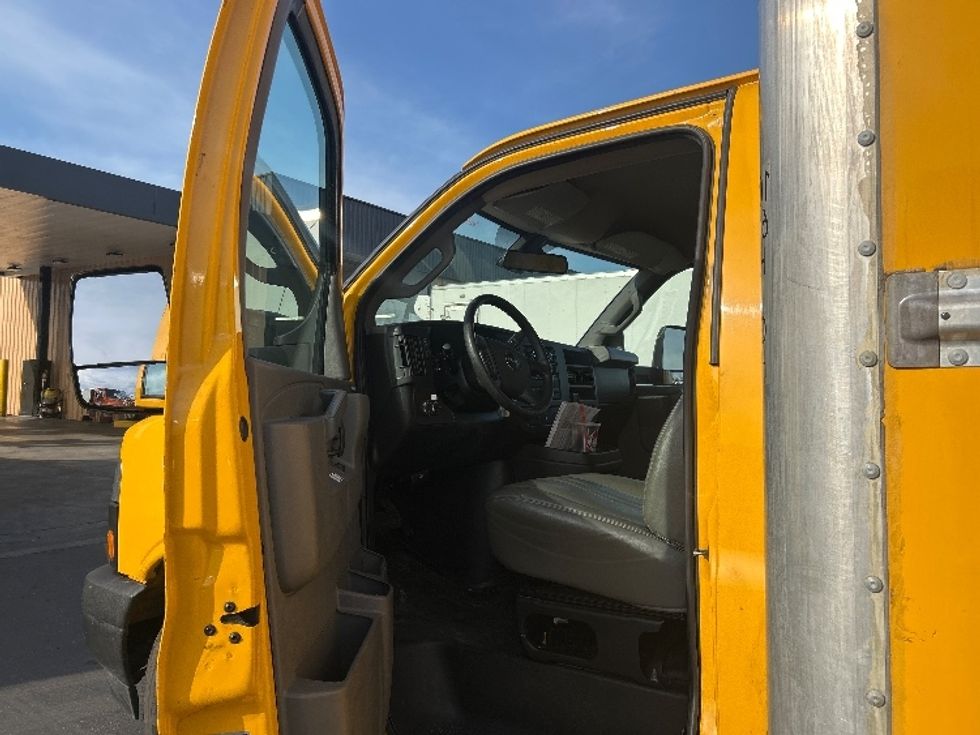 Light Duty Box Truck-Light and Medium Duty Trucks-GMC-2022-Savana G33903-Torrance-CA-90,935\n\t\tmiles-$ 30,250 - Image 16