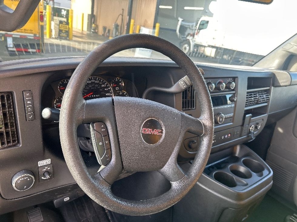 Light Duty Box Truck-Light and Medium Duty Trucks-GMC-2022-Savana G33903-Torrance-CA-90,935\n\t\tmiles-$ 30,250 - Image 17