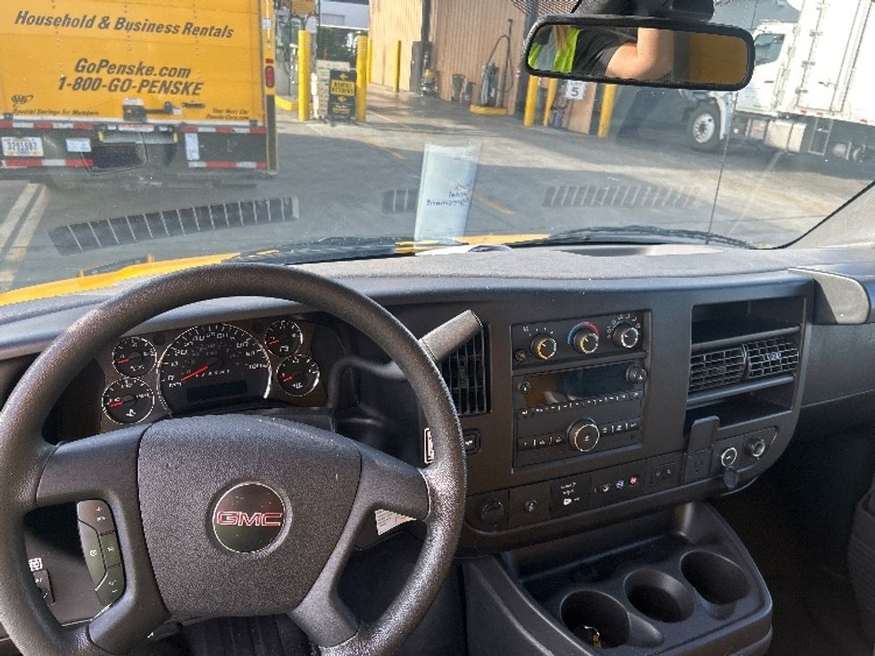 Light Duty Box Truck-Light and Medium Duty Trucks-GMC-2022-Savana G33903-Torrance-CA-90,935\n\t\tmiles-$ 30,250 - Image 18