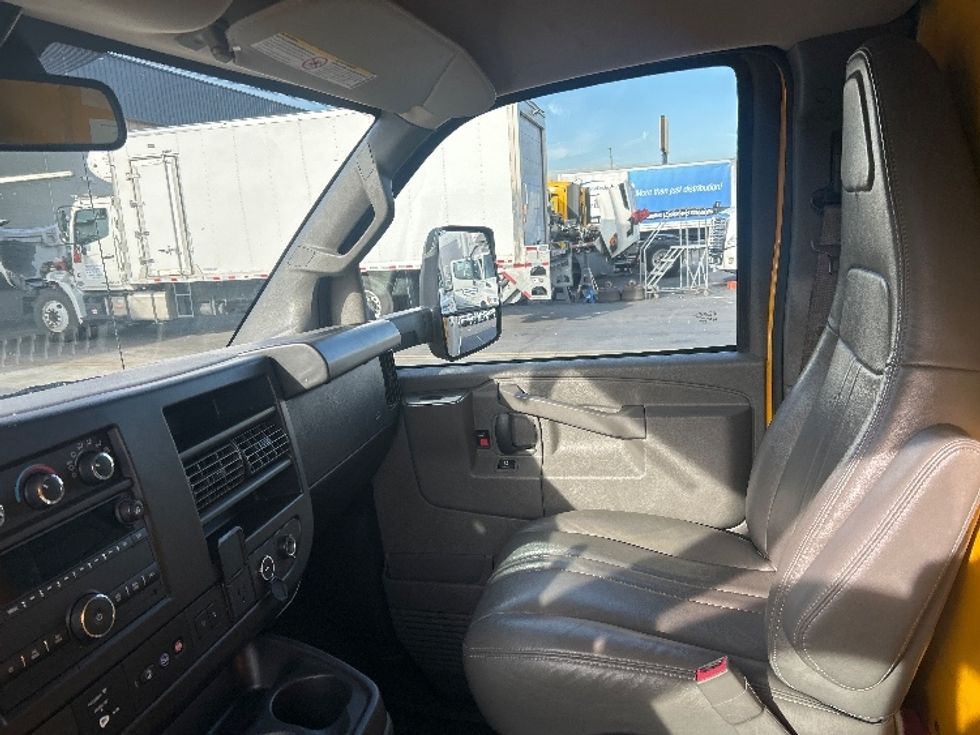 Light Duty Box Truck-Light and Medium Duty Trucks-GMC-2022-Savana G33903-Torrance-CA-90,935\n\t\tmiles-$ 30,250 - Image 19