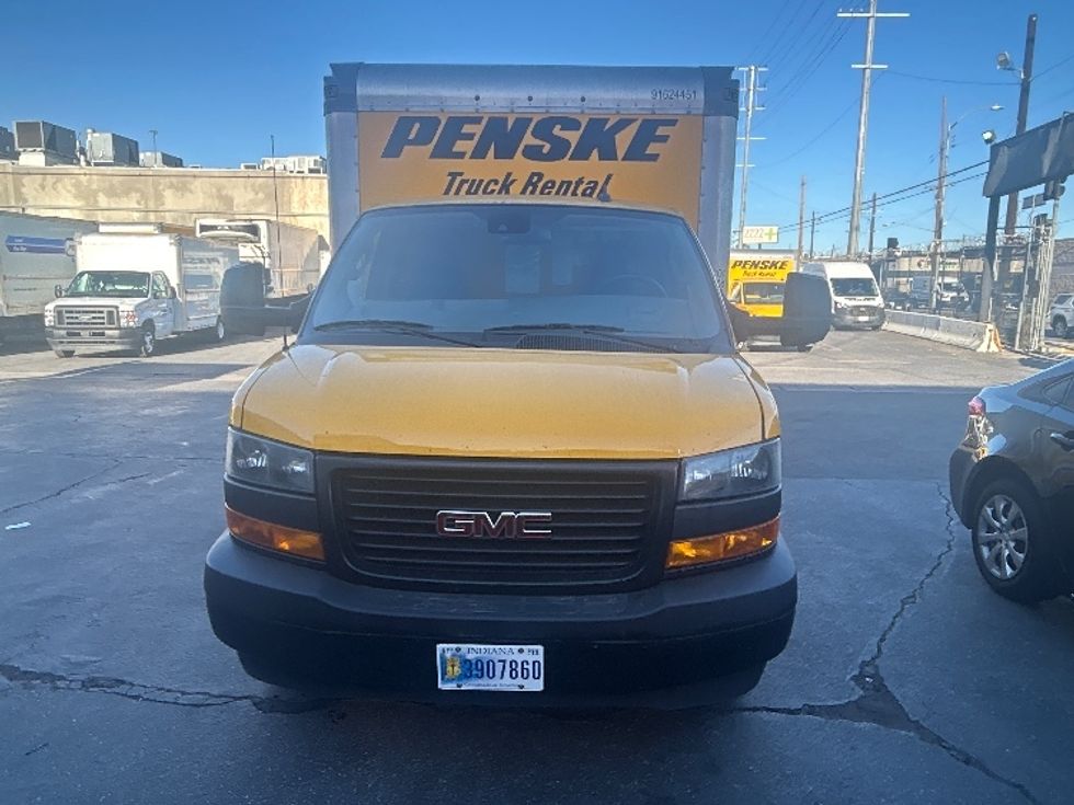 Light Duty Box Truck-Light and Medium Duty Trucks-GMC-2022-Savana G33903-Torrance-CA-90,935\n\t\tmiles-$ 30,250 - Image 2