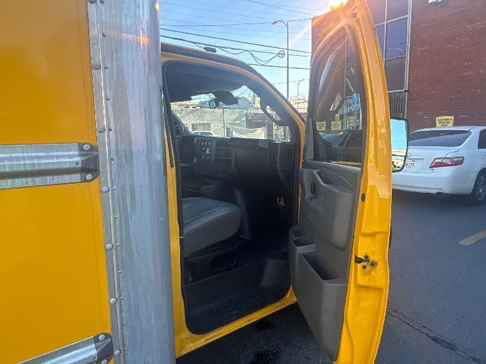 Light Duty Box Truck-Light and Medium Duty Trucks-GMC-2022-Savana G33903-Torrance-CA-90,935\n\t\tmiles-$ 30,250 - Image 20
