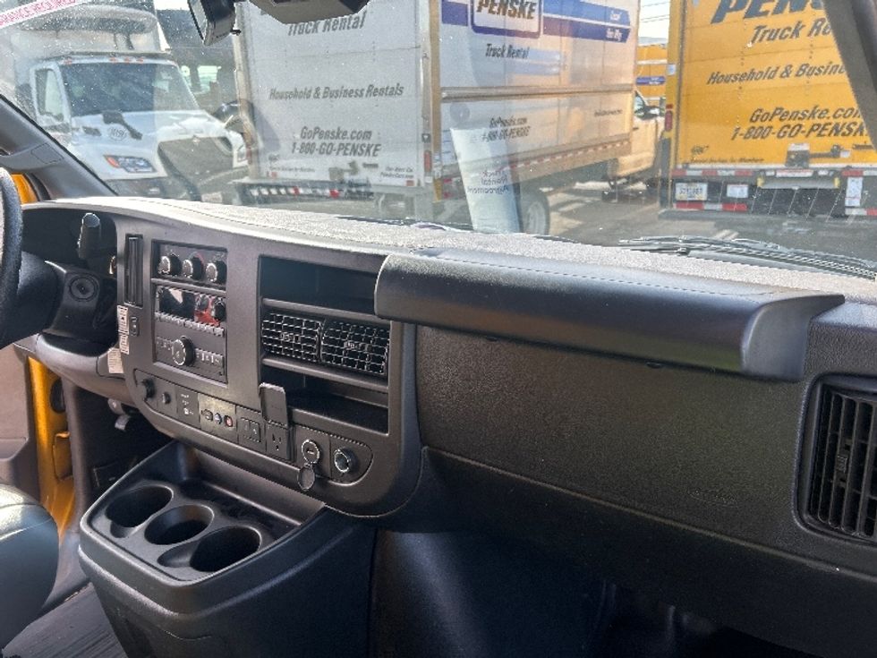 Light Duty Box Truck-Light and Medium Duty Trucks-GMC-2022-Savana G33903-Torrance-CA-90,935\n\t\tmiles-$ 30,250 - Image 21