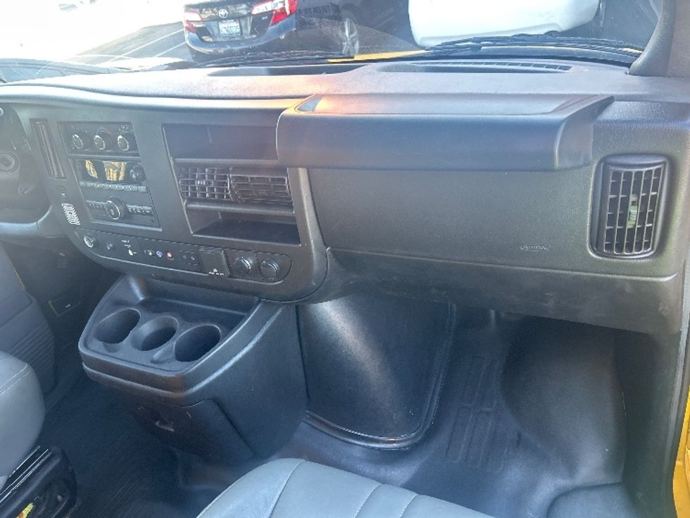 Light Duty Box Truck-Light and Medium Duty Trucks-GMC-2022-Savana G33903-Torrance-CA-90,935\n\t\tmiles-$ 30,250 - Image 21