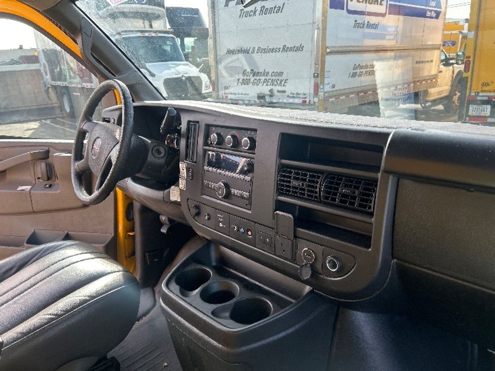 Light Duty Box Truck-Light and Medium Duty Trucks-GMC-2022-Savana G33903-Torrance-CA-90,935\n\t\tmiles-$ 30,250 - Image 22