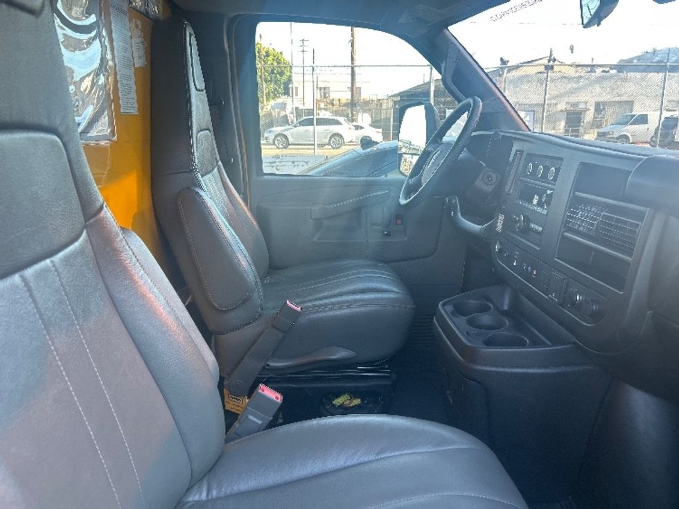 Light Duty Box Truck-Light and Medium Duty Trucks-GMC-2022-Savana G33903-Torrance-CA-90,935\n\t\tmiles-$ 30,250 - Image 22