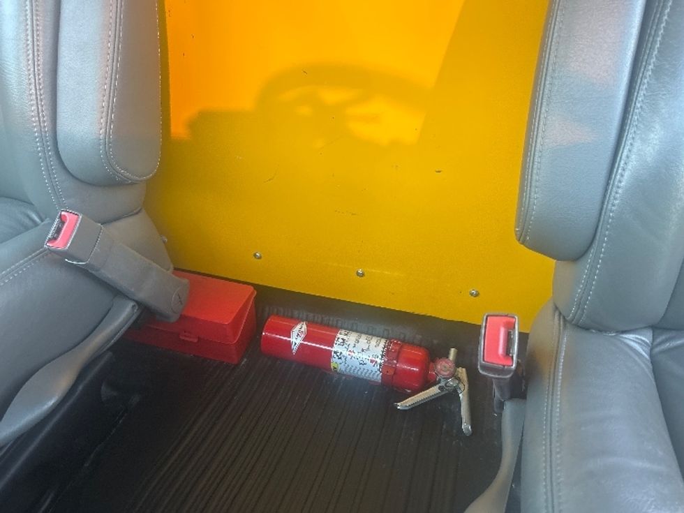 Light Duty Box Truck-Light and Medium Duty Trucks-GMC-2022-Savana G33903-Torrance-CA-90,935\n\t\tmiles-$ 30,250 - Image 25