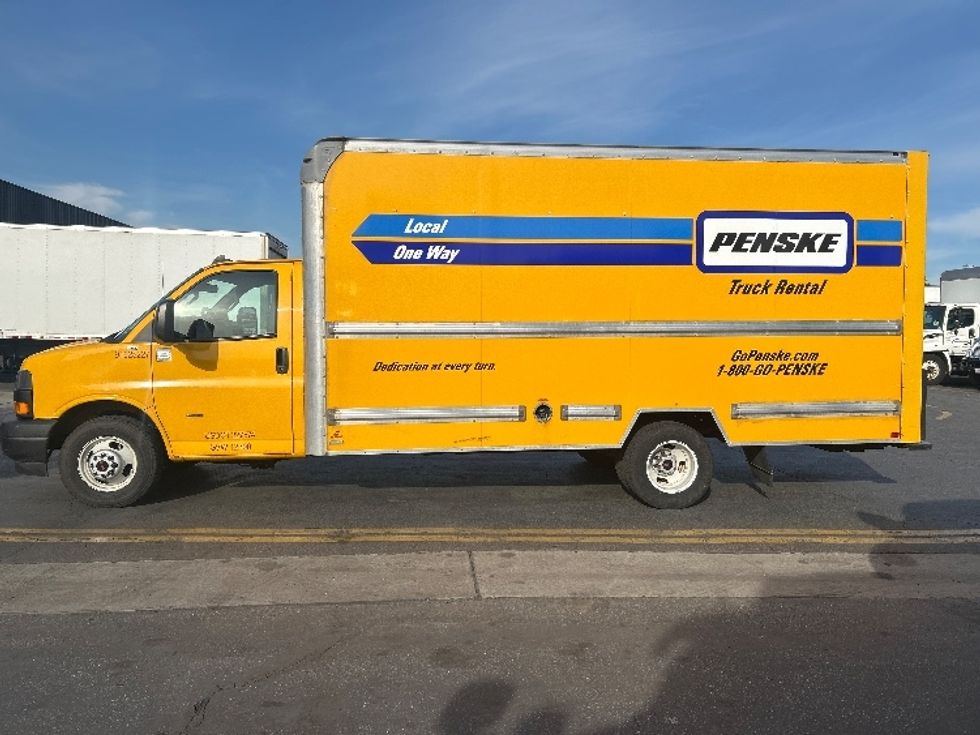 Light Duty Box Truck-Light and Medium Duty Trucks-GMC-2022-Savana G33903-Torrance-CA-90,935\n\t\tmiles-$ 30,250 - Image 4