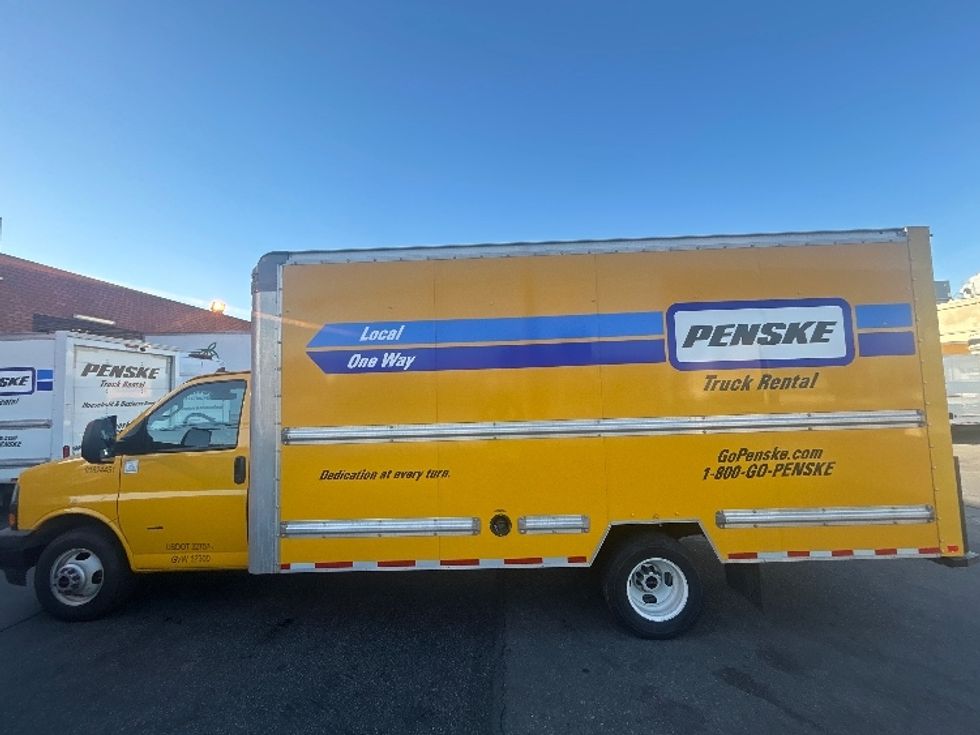 Light Duty Box Truck-Light and Medium Duty Trucks-GMC-2022-Savana G33903-Torrance-CA-90,935\n\t\tmiles-$ 30,250 - Image 4