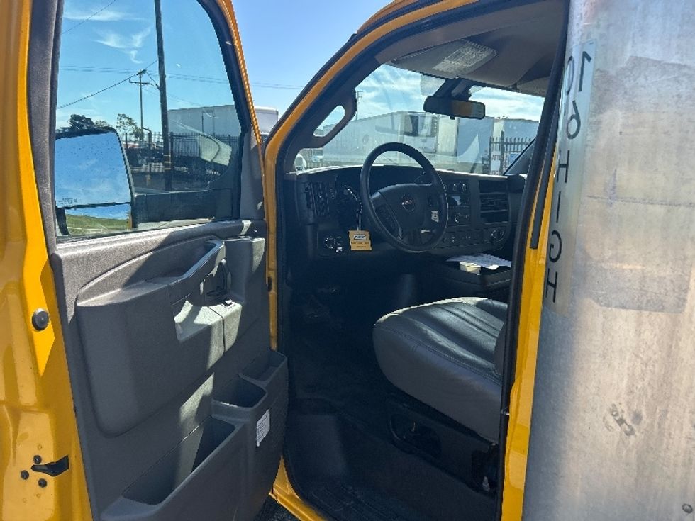 Light Duty Box Truck-Light and Medium Duty Trucks-GMC-2022-Savana G33903-Torrance-CA-91,422\n\t\tmiles-$ 30,750 - Image 15