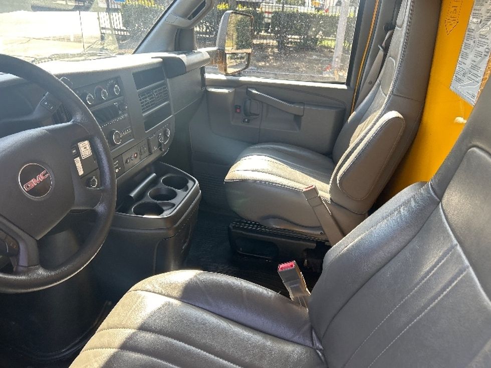 Light Duty Box Truck-Light and Medium Duty Trucks-GMC-2022-Savana G33903-Torrance-CA-91,422\n\t\tmiles-$ 30,750 - Image 18