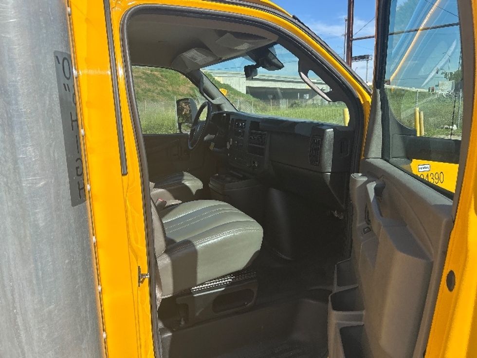 Light Duty Box Truck-Light and Medium Duty Trucks-GMC-2022-Savana G33903-Torrance-CA-91,422\n\t\tmiles-$ 30,750 - Image 19