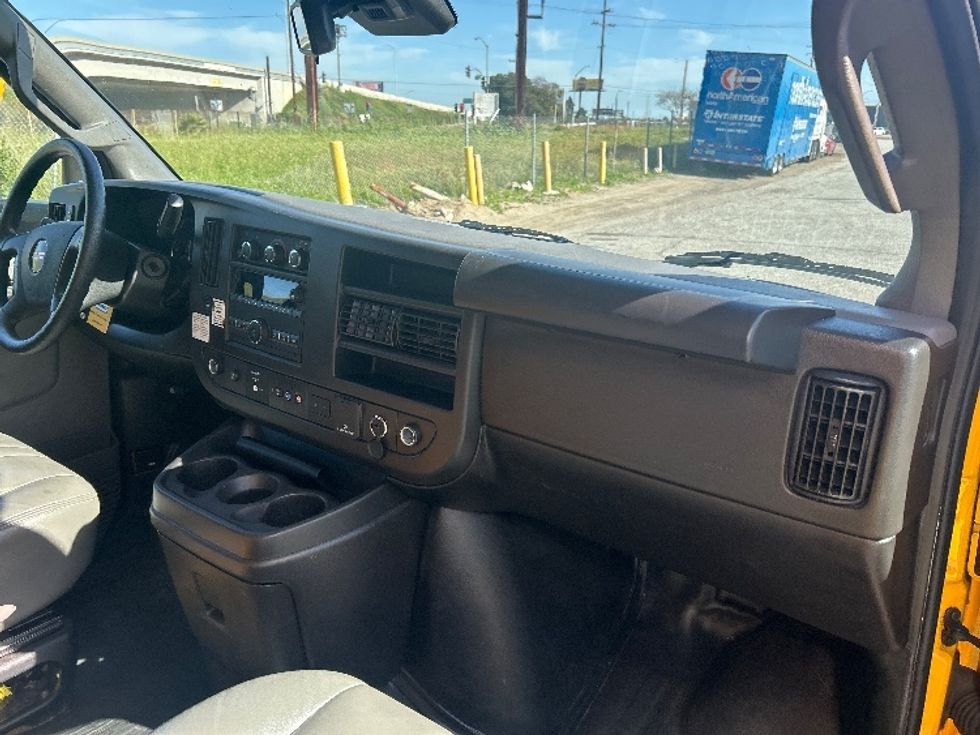 Light Duty Box Truck-Light and Medium Duty Trucks-GMC-2022-Savana G33903-Torrance-CA-91,422\n\t\tmiles-$ 30,750 - Image 20