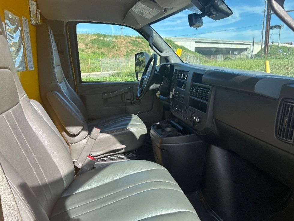 Light Duty Box Truck-Light and Medium Duty Trucks-GMC-2022-Savana G33903-Torrance-CA-91,422\n\t\tmiles-$ 30,750 - Image 21
