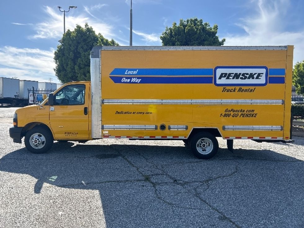 Light Duty Box Truck-Light and Medium Duty Trucks-GMC-2022-Savana G33903-Torrance-CA-91,422\n\t\tmiles-$ 30,750 - Image 4