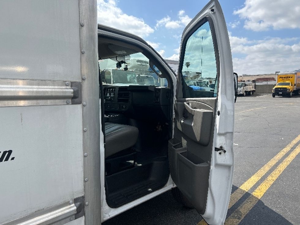 Light Duty Box Truck-Light and Medium Duty Trucks-GMC-2022-Savana G33903-Torrance-CA-94,928\n\t\tmiles-$ 33,750 - Image 20