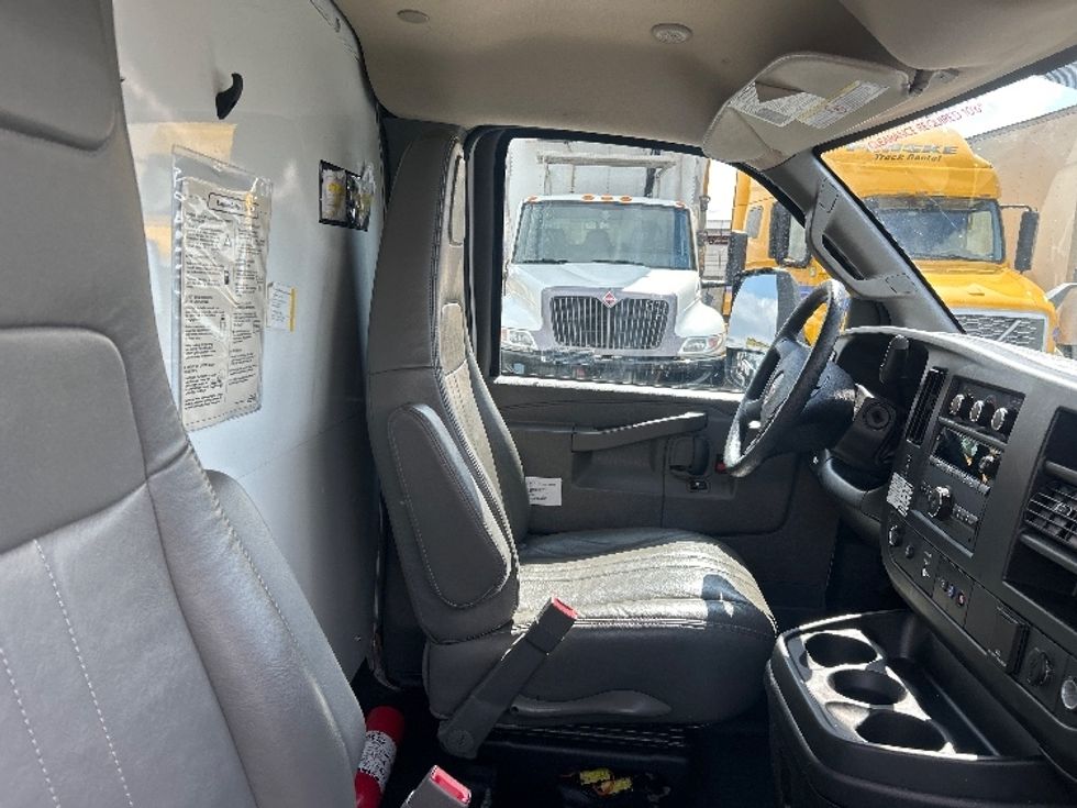 Light Duty Box Truck-Light and Medium Duty Trucks-GMC-2022-Savana G33903-Torrance-CA-94,928\n\t\tmiles-$ 33,750 - Image 22