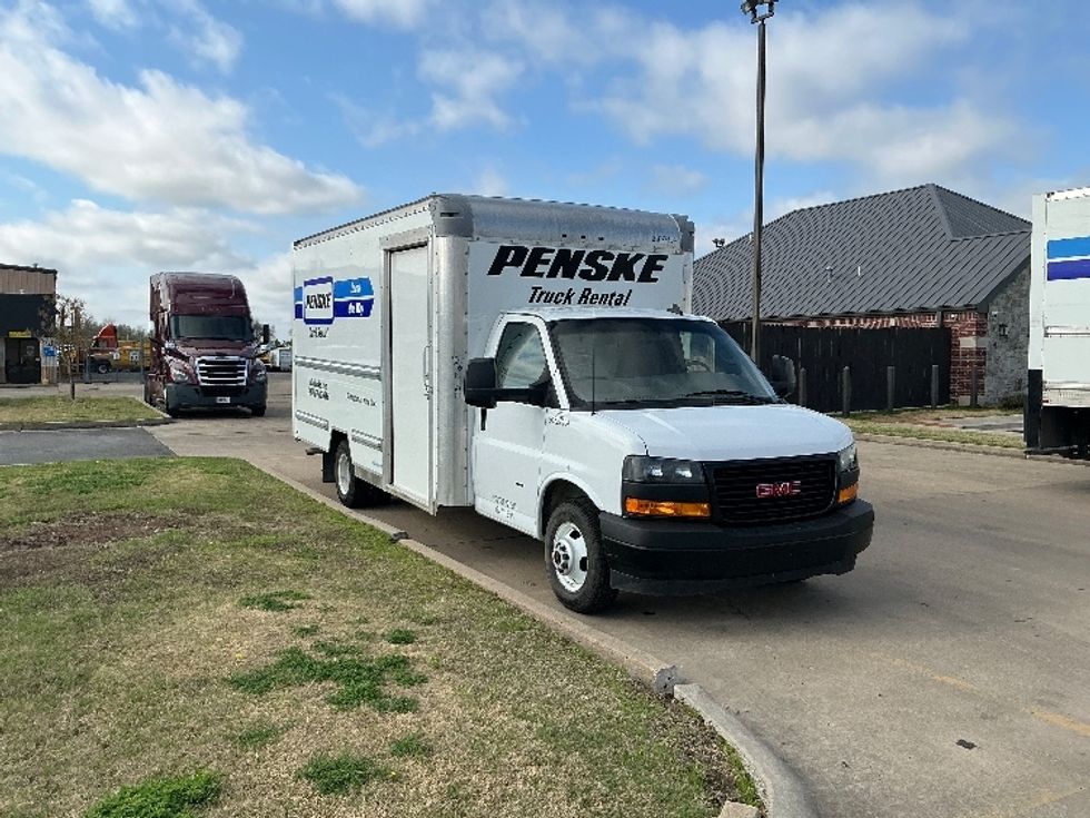 Light Duty Box Truck-Light and Medium Duty Trucks-GMC-2022-Savana G33903-Tulsa-OK-33,698\n\t\tmiles-$ 43,250 - Image 1