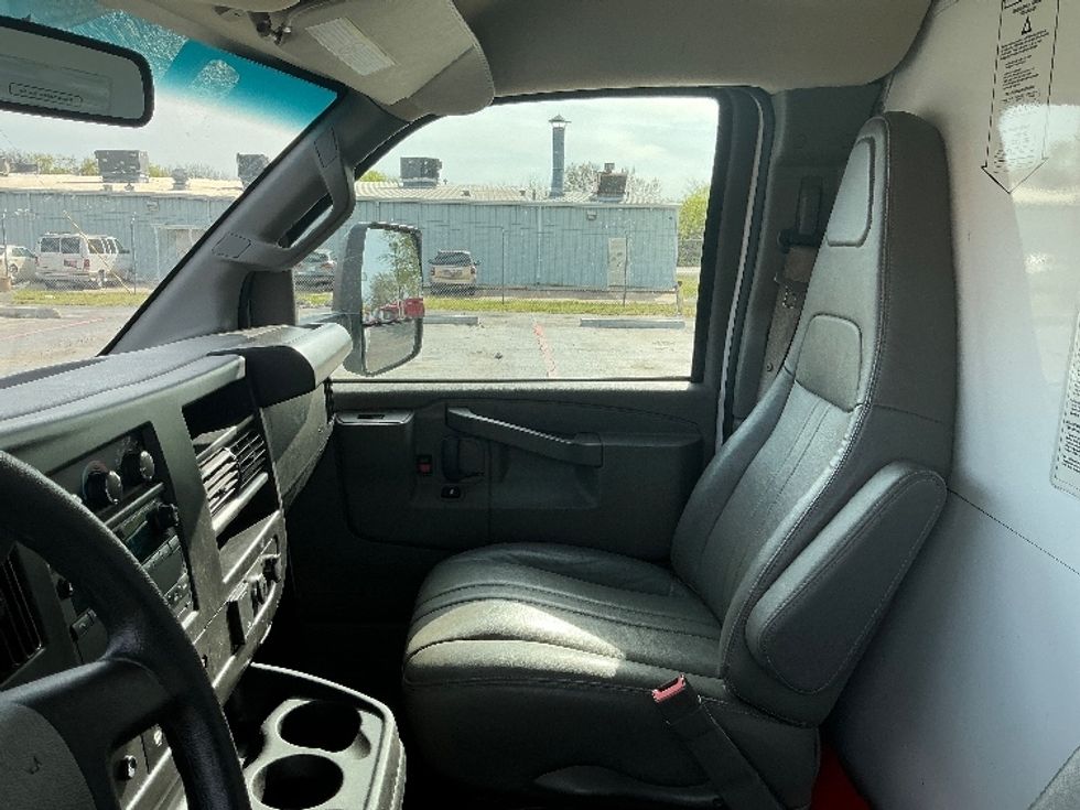 Light Duty Box Truck-Light and Medium Duty Trucks-GMC-2022-Savana G33903-Tulsa-OK-33,698\n\t\tmiles-$ 43,250 - Image 18