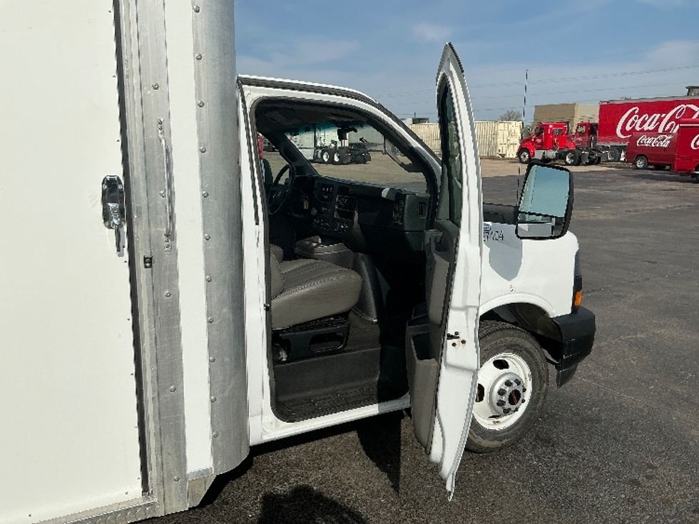 Light Duty Box Truck-Light and Medium Duty Trucks-GMC-2022-Savana G33903-Tulsa-OK-33,698\n\t\tmiles-$ 43,250 - Image 19