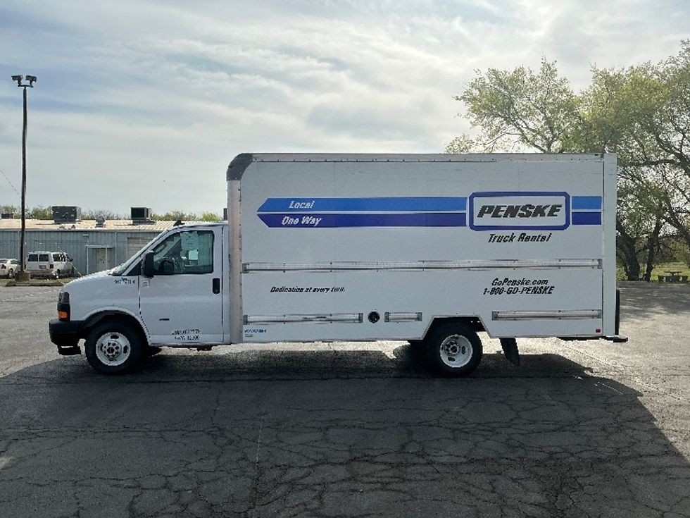 Light Duty Box Truck-Light and Medium Duty Trucks-GMC-2022-Savana G33903-Tulsa-OK-33,698\n\t\tmiles-$ 43,250 - Image 4