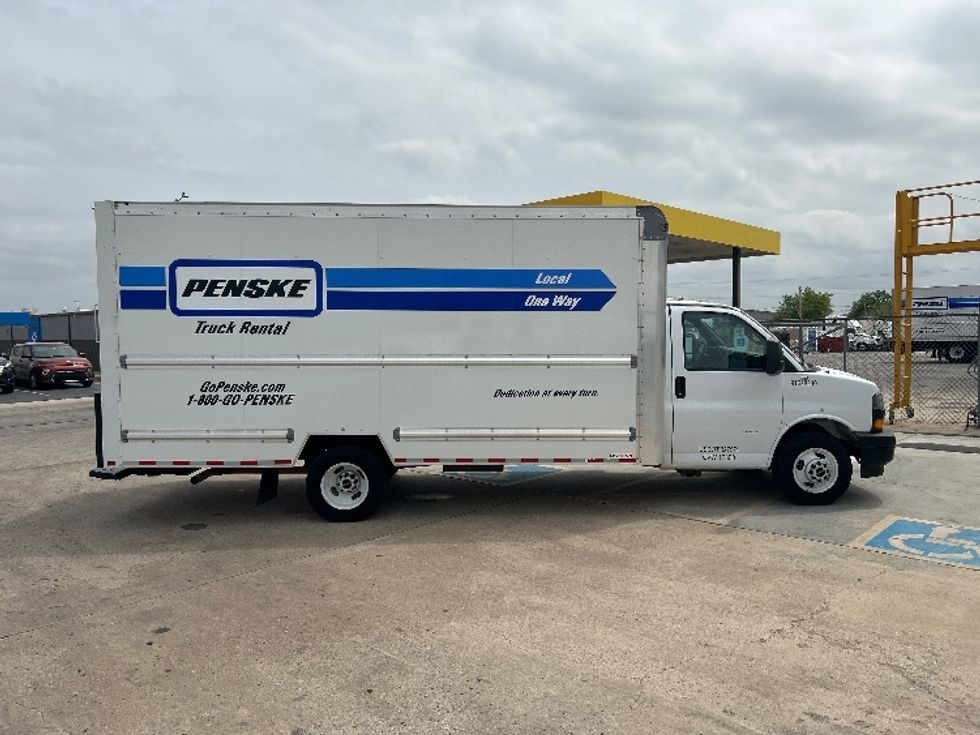 Light Duty Box Truck-Light and Medium Duty Trucks-GMC-2022-Savana G33903-Tulsa-OK-58,986\n\t\tmiles-$ 37,250 - Image 15